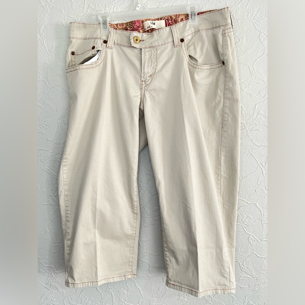 18 Womens Levis Low 542 Capri Khaki Pockets W-38 Inseam 22”